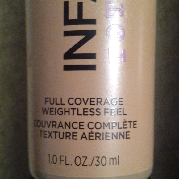 Loreal Paris Foundations - Picture 6 of 12